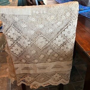 Vintage Elegant Cream Lace Table Cloth 74 x 82